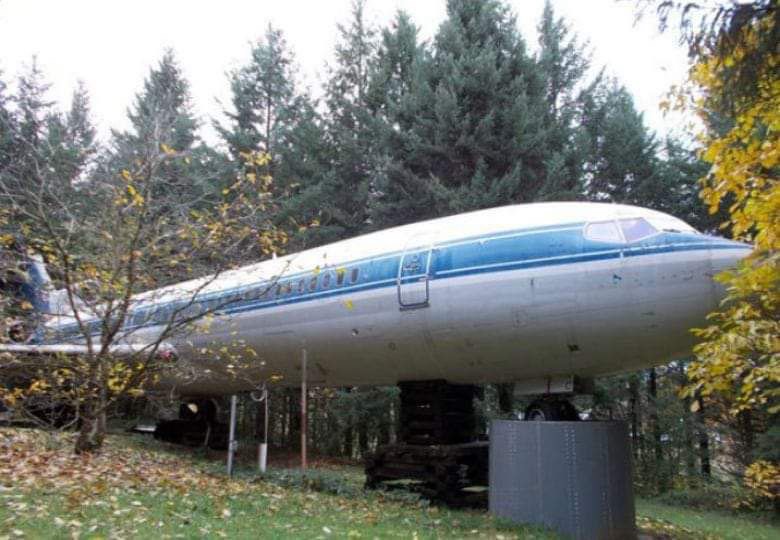 This Man Turned An Airplane Into His Home But Wait Till You See Inside